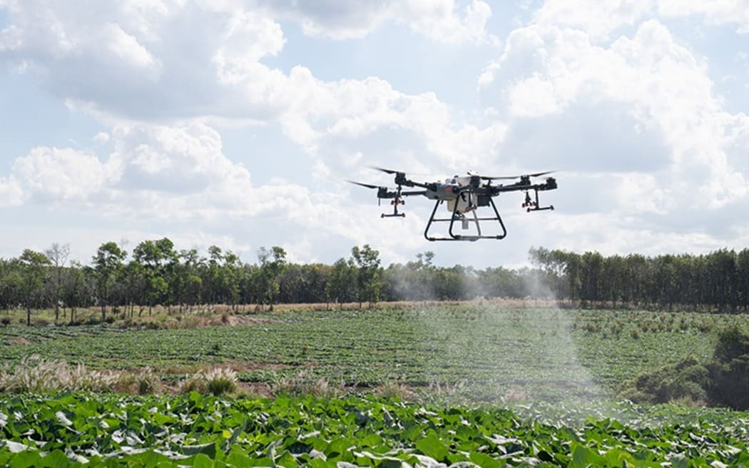 Spraying_drone_jpg